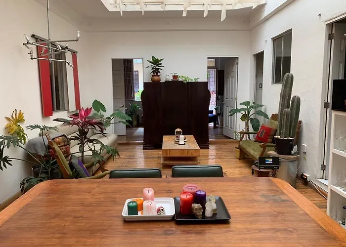 Spacious And Stylish Suite Guest house